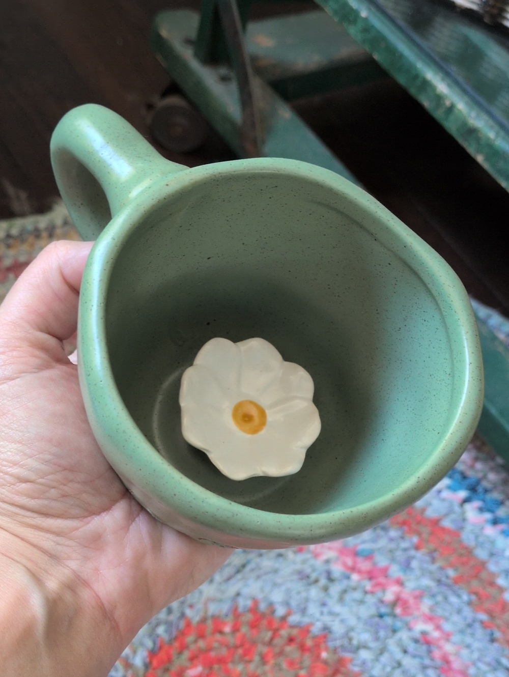 URBAN OUTFITTERS I Green Peekaboo White Daisy Flower Mug with Etched Mushrooms